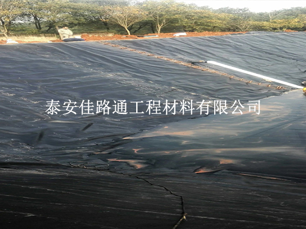 水產(chǎn)養(yǎng)殖防滲膜破裂的修復(fù)新策略 水產(chǎn)養(yǎng)殖防滲膜破裂的修復(fù)新策略